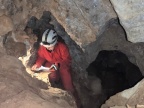 Dr hab. Justyna Ciesielczuk, prof. UŚ w trakcie badań w jaskini Mravljetovo Brezno v Gošarjevih Rupah w Słowenii | fot. Filip Šarc