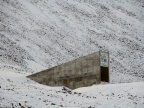 Svalbard Global Seed Vault  | fot. Bjoertvedt, CC BY-SA 3.0 <https://creativecommons.org/licenses/by-sa/3.0>, via Wikimedia Commons