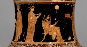 malowidlo na greckiej wazie przedstawia siedzącą kobietę, która przygotowuje się do ślubu, otoczona osobami do pomocy