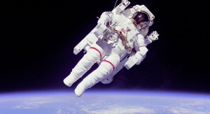 Astronauta Bruce McCandless II (1984). Fot. NASA