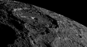 Ceres i krater Occator Fot. NASA/JPL-Caltech/UCLA/MPS/DLR/IDA