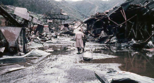 Fabryka stalowa w okolicach chilijskiego Corral, zniszczona w wyniku trzęsienia ziemi w 1960 roku. Fot. By Buonasera [CC BY-SA 3.0 (http://creativecommons.org/licenses/by-sa/3.0)], via Wikimedia Commons