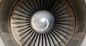 Zbliżenie na turbinę silnika samolotu