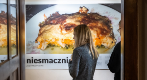 Wernisaż wystawy związanej z projektem „Niesmacznie” Patrycji Machałek | fot. Paulina Bajorowicz