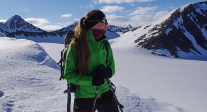 Dr Agnieszka Skorupa na przełęczy pod Fuglem na Spitsbergenie. Foto z archiwum A. Skorupy