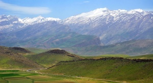 Panorama pasma Dena w Górach Zagros | fot. By Alireza Javaheri, CC BY 3.0, via Wikimedia