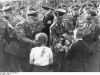 Od lewej: Wilhelm Koppe, Heinrich Himmler i Fritz Brach. Fot. Bundesarchiv, Bild 146-1969-052-27 / Unknown / CC-BY-SA 3.0 [CC BY-SA 3.0 de (http://creativecommons.org/ licenses/by-sa/3.0/de/deed.en)], via Wikimedia Commons