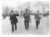 Trzech mężczyzn z urną wyborczą | fot. ze zbiorów Muzeum Powstań Śląskich w Świętochłowicach