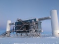 The IceCube Laboratory znajdujący się na terenie Amundsen-Scott South Pole Station na Antarktydzie. Fot. Erik Beiser, IceCube/NSF
