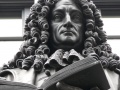 Pomnik Leibniza w Lipsku. Źródło: https://www.frontiere.eu/