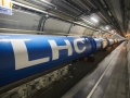 Magnesy dipolowe LHC w tunelu | fot. Samuel Joseph Hertzog / CERN 