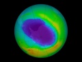 Dziura ozonowa we wrześniu 2004 roku. Źródło: NASA