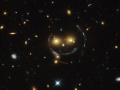 Gromada galaktyk SDSS J1038+4849 (fot. NASA/ESA/Hubble Space Telescope)