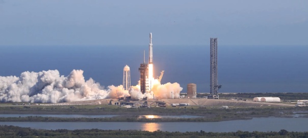 Rakieta SpaceX Falcon Heavy niosąca na pokładzie sondę NASA Europa Clipper wystartowała z kompleksu startowego 39A w Centrum Kosmicznym Kennedy'ego na Florydzie o godzinie 12:06 czasu EDT w poniedziałek, 14 października 2024 roku | Image credit: NASA/Kim Shiflett