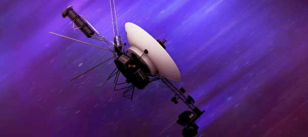 Ilustracja przedstawiająca sondę Voyager (obie sondy V1 i V2 wyglądają tak samo) | image credit: NASA/JPL-Caltech